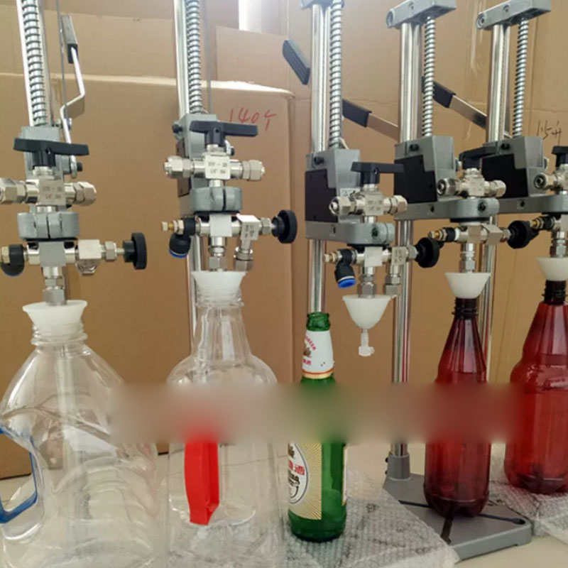 Macchina Manuale per Pressare  - Wine Beer & Deli Reviews recensione e prezzo